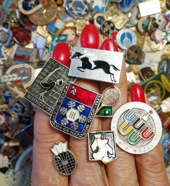 How to Start a Vintage Metal Badge Collection?