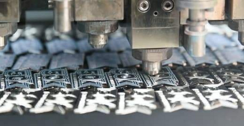 how are enamel pin badges made_1