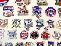 //iororwxhmqprli5p.ldycdn.com/cloud/lpBppKpmlmSRillijppijp/Teams-Use-Baseball-Trading-Pins-at-Tournaments.jpg