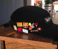 //iororwxhmqprli5p.ldycdn.com/cloud/lpBppKpmlmSRrlqknolrjp/How-to-Attach-Baseball-Hat-Pins-to-Your-Cap.jpg