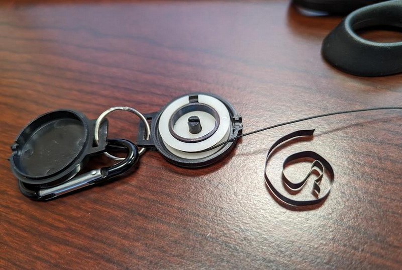 Retractable Chain Keyring 1