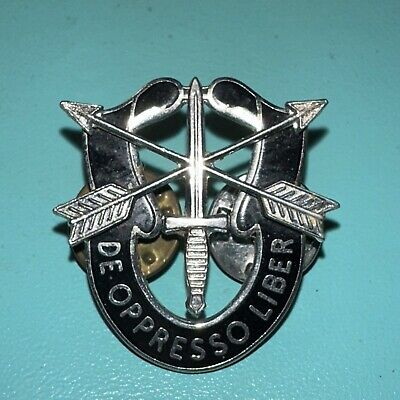 De Oppresso Liber Lapel Pin 1